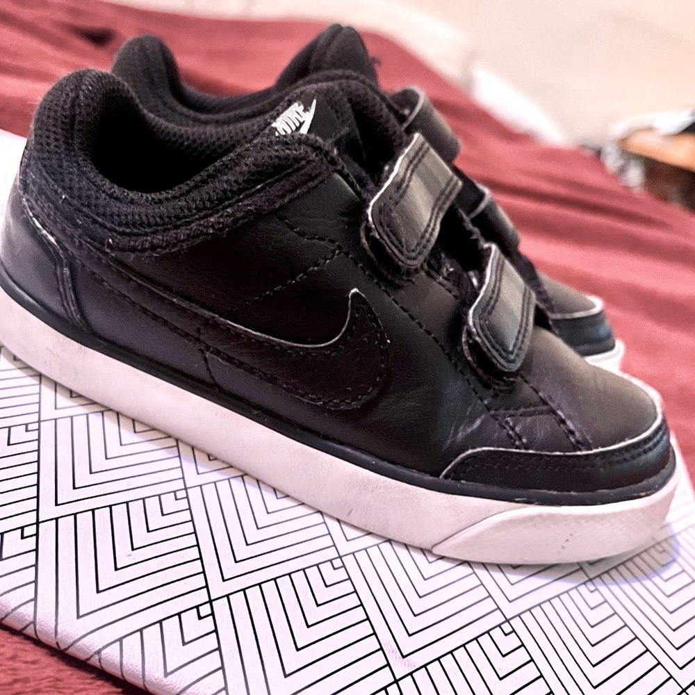 Boys Nike tennis shoes